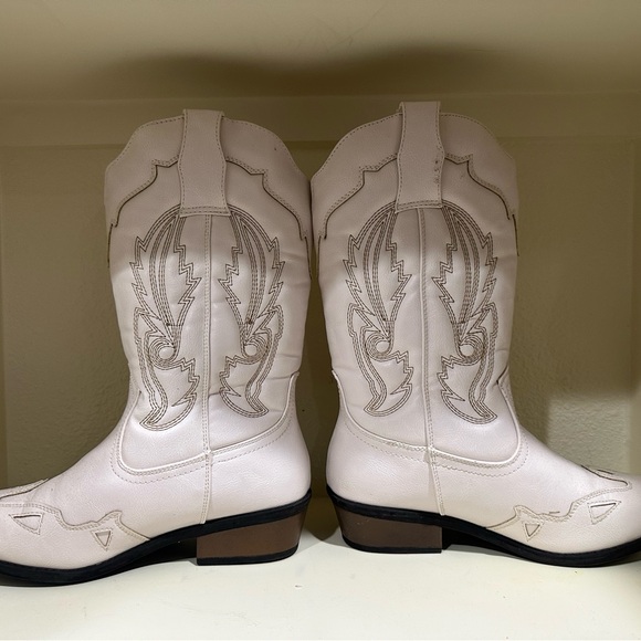 Cream Western Cowboy Boots - Picture 3 of 4